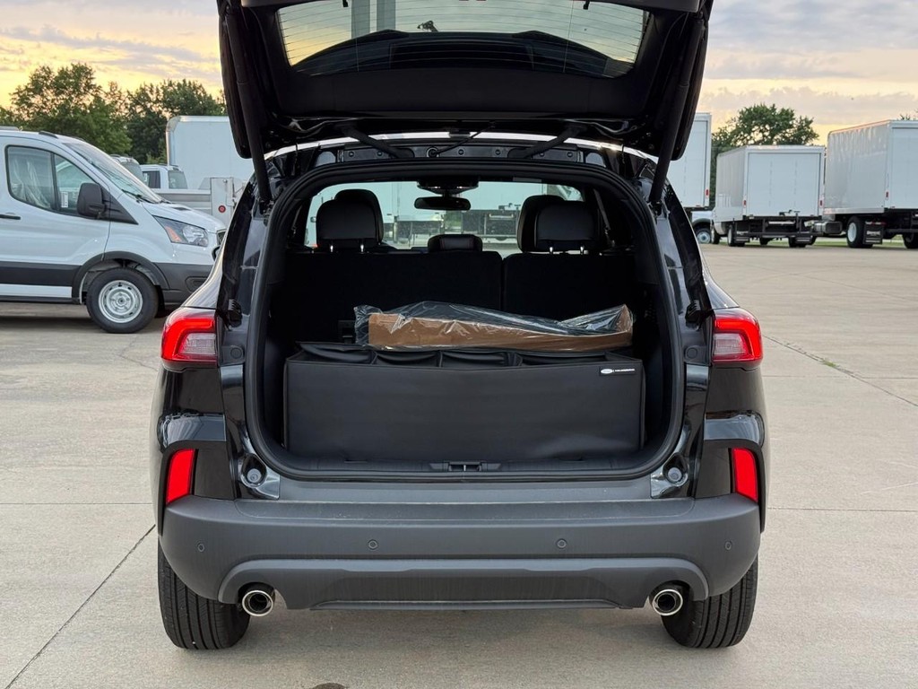 Ford Escape Vehicle Full-screen Gallery Image 21