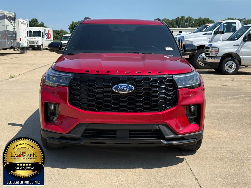 Ford Explorer Vehicle Full-screen Gallery Image 2
