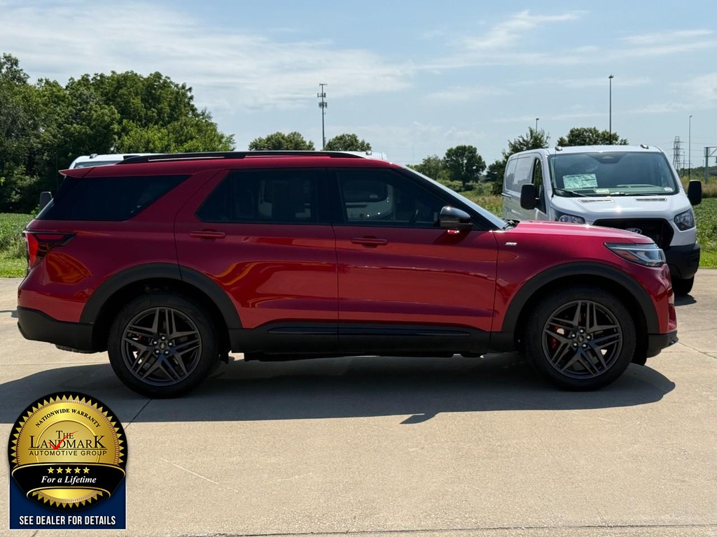Ford Explorer Vehicle Full-screen Gallery Image 4