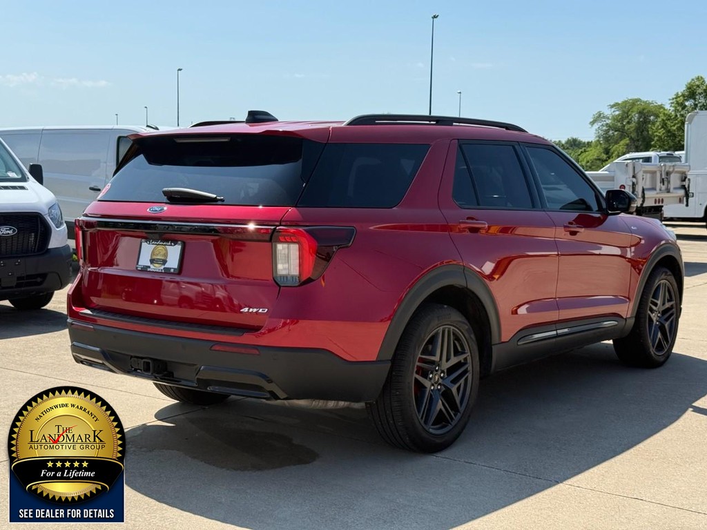 Ford Explorer Vehicle Full-screen Gallery Image 5