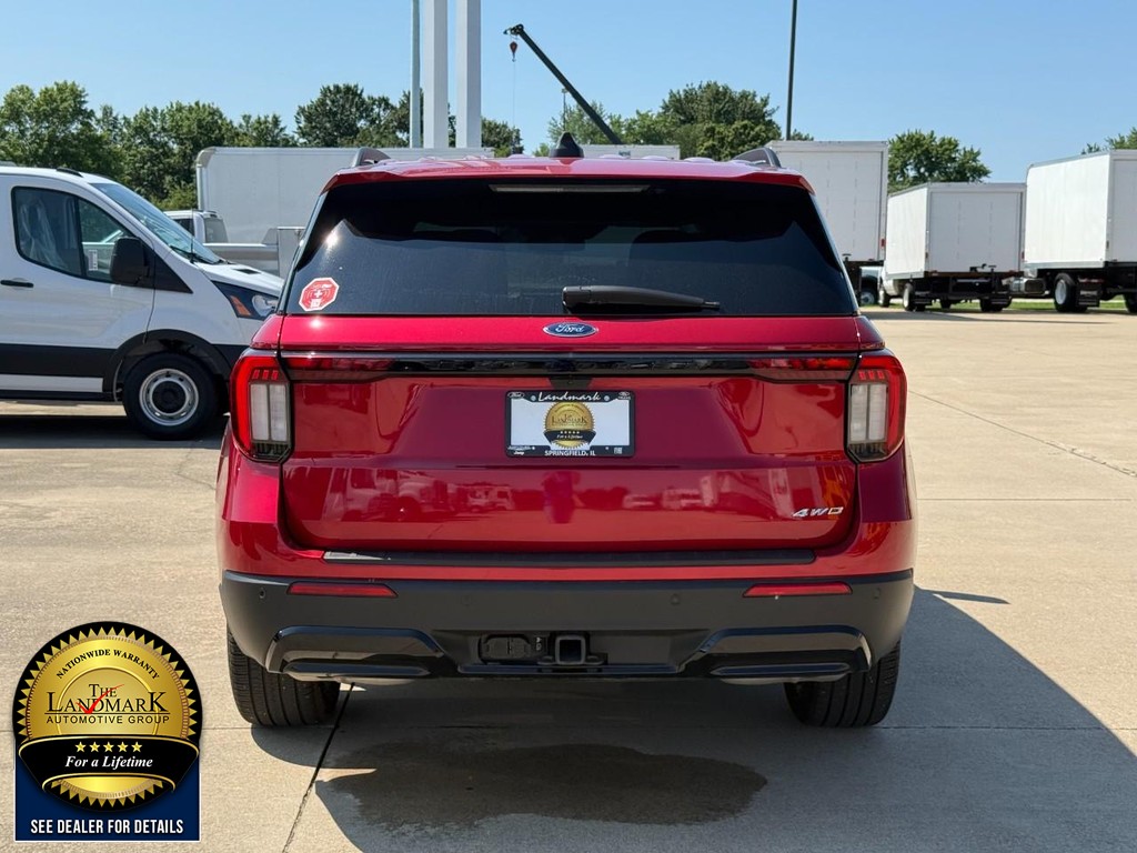 Ford Explorer Vehicle Full-screen Gallery Image 6