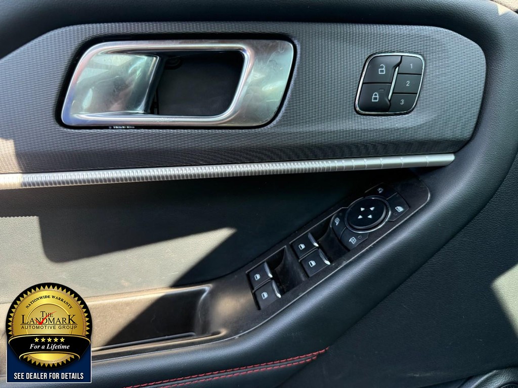 Ford Explorer Vehicle Full-screen Gallery Image 8