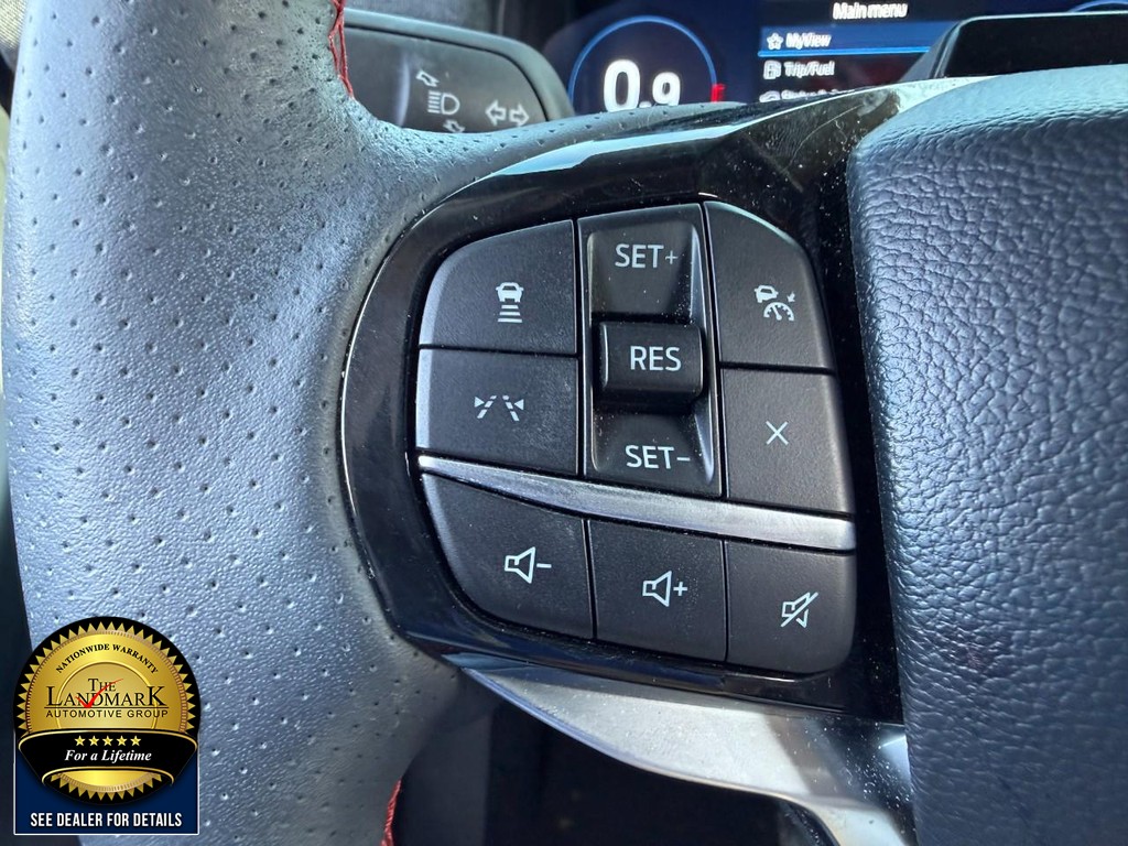 Ford Explorer Vehicle Full-screen Gallery Image 10