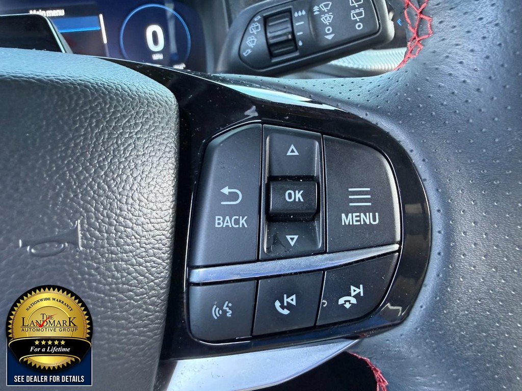 Ford Explorer Vehicle Full-screen Gallery Image 11