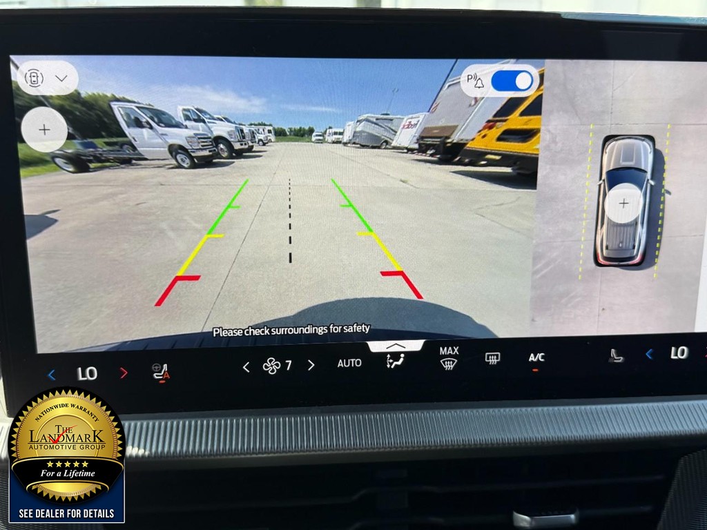 Ford Explorer Vehicle Full-screen Gallery Image 13