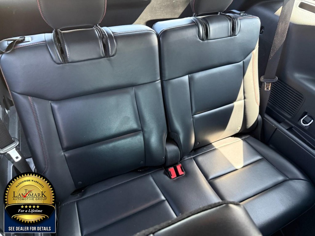 Ford Explorer Vehicle Full-screen Gallery Image 17