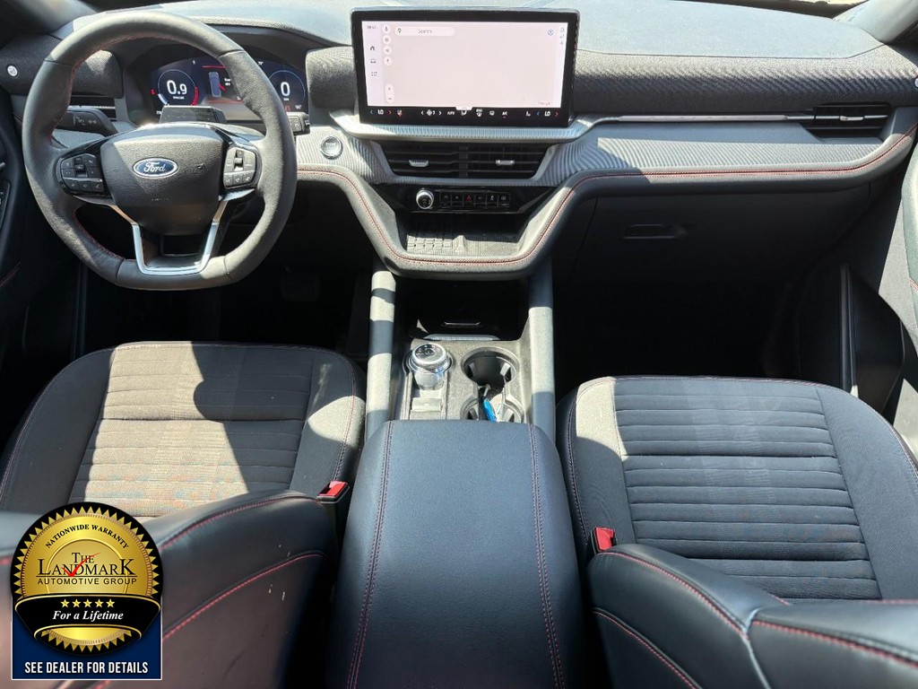 Ford Explorer Vehicle Full-screen Gallery Image 18