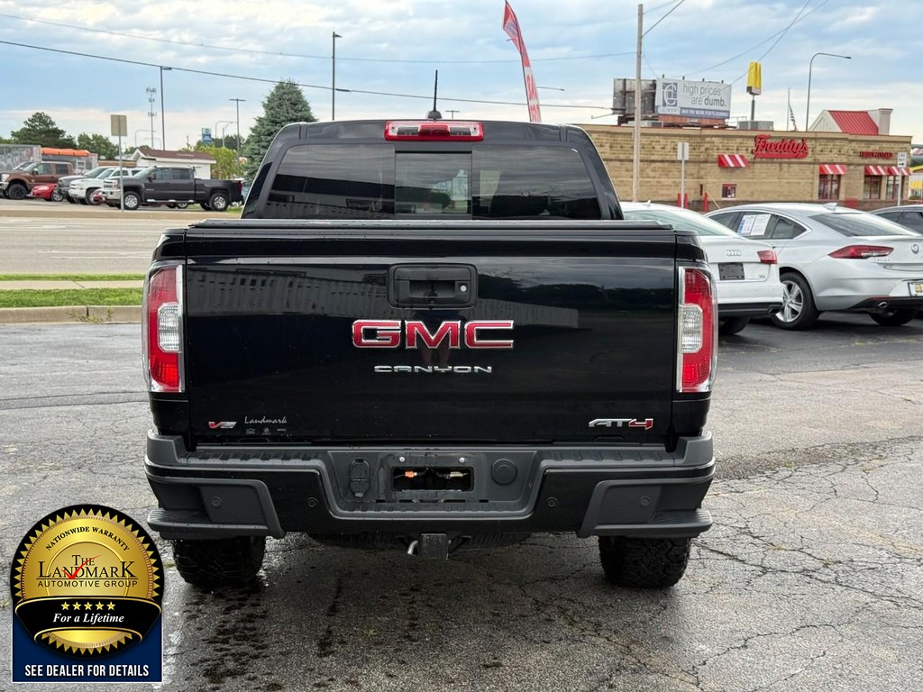 GMC Canyon Vehicle Full-screen Gallery Image 6