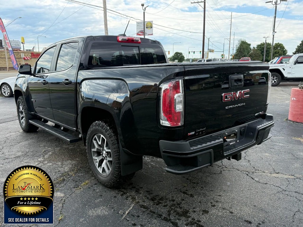 GMC Canyon Vehicle Full-screen Gallery Image 7