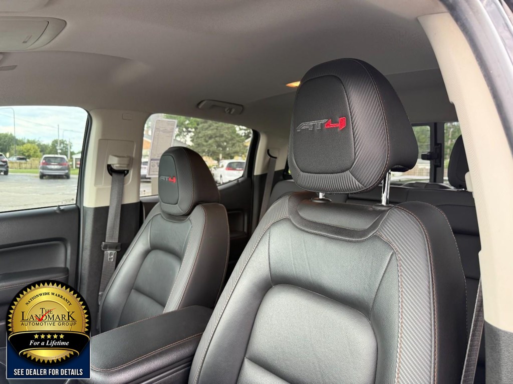 GMC Canyon Vehicle Full-screen Gallery Image 9
