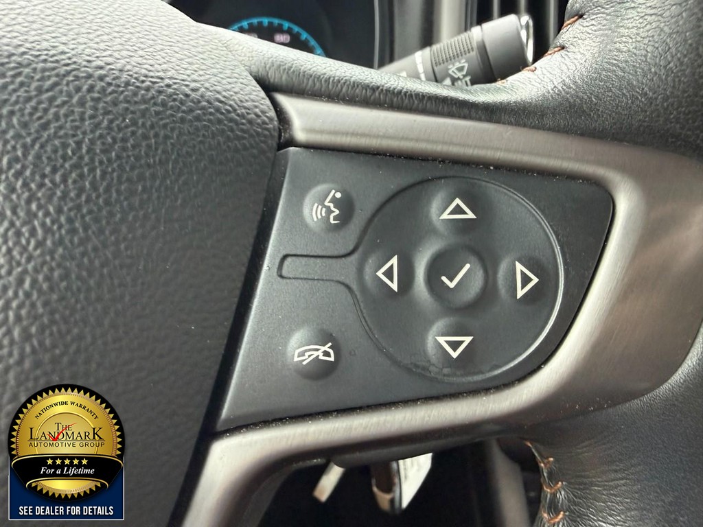 GMC Canyon Vehicle Full-screen Gallery Image 11