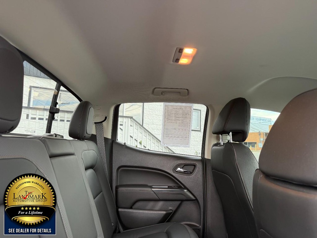 GMC Canyon Vehicle Full-screen Gallery Image 16