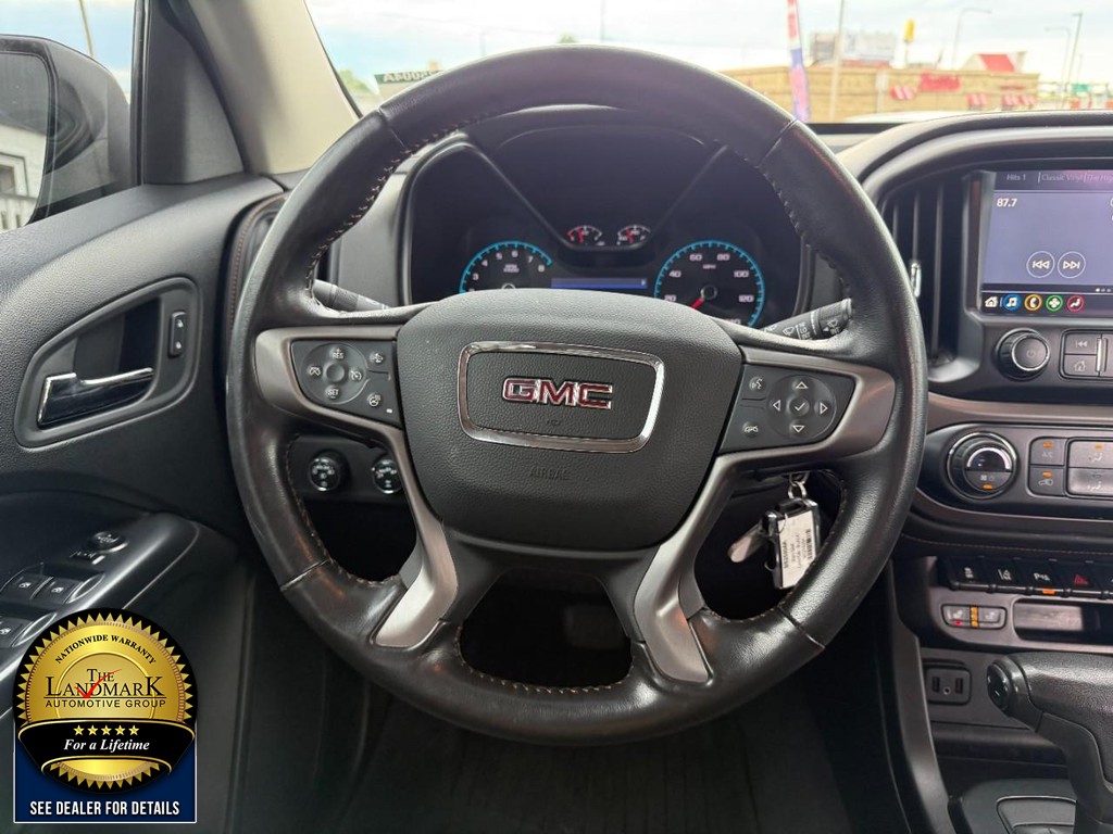 GMC Canyon Vehicle Full-screen Gallery Image 18