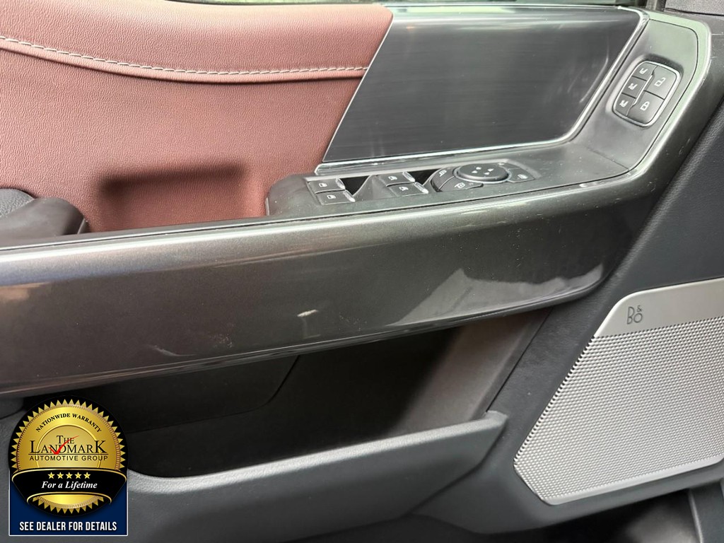 Ford F-150 Vehicle Full-screen Gallery Image 8