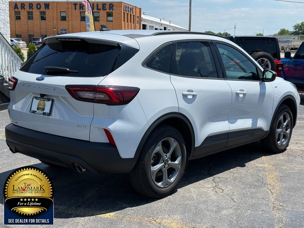 Ford Escape Vehicle Full-screen Gallery Image 05