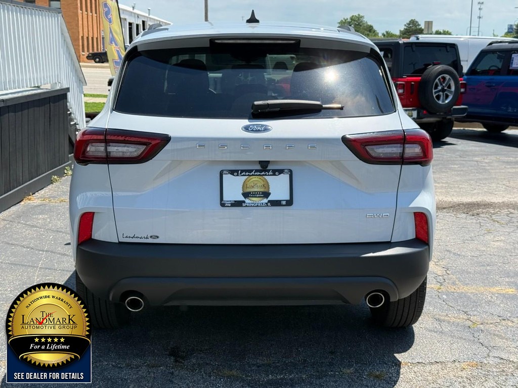 Ford Escape Vehicle Full-screen Gallery Image 06