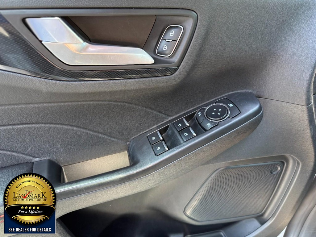 Ford Escape Vehicle Full-screen Gallery Image 08