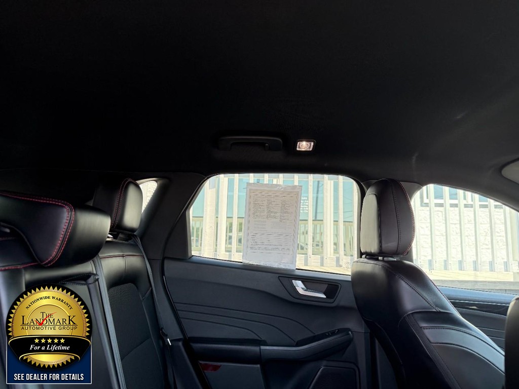 Ford Escape Vehicle Full-screen Gallery Image 14