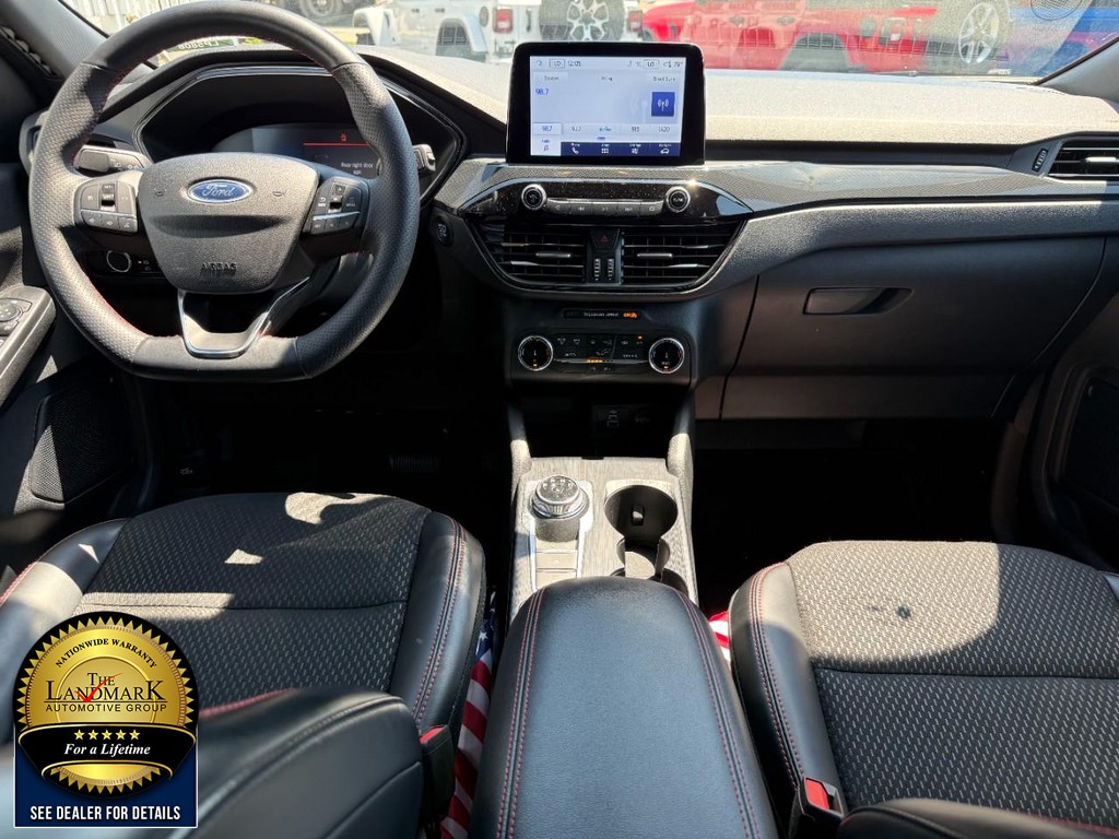 Ford Escape Vehicle Full-screen Gallery Image 15