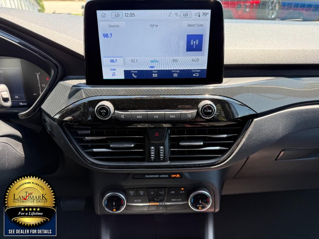 Ford Escape Vehicle Full-screen Gallery Image 17