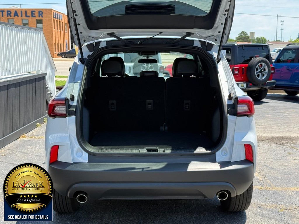 Ford Escape Vehicle Full-screen Gallery Image 18