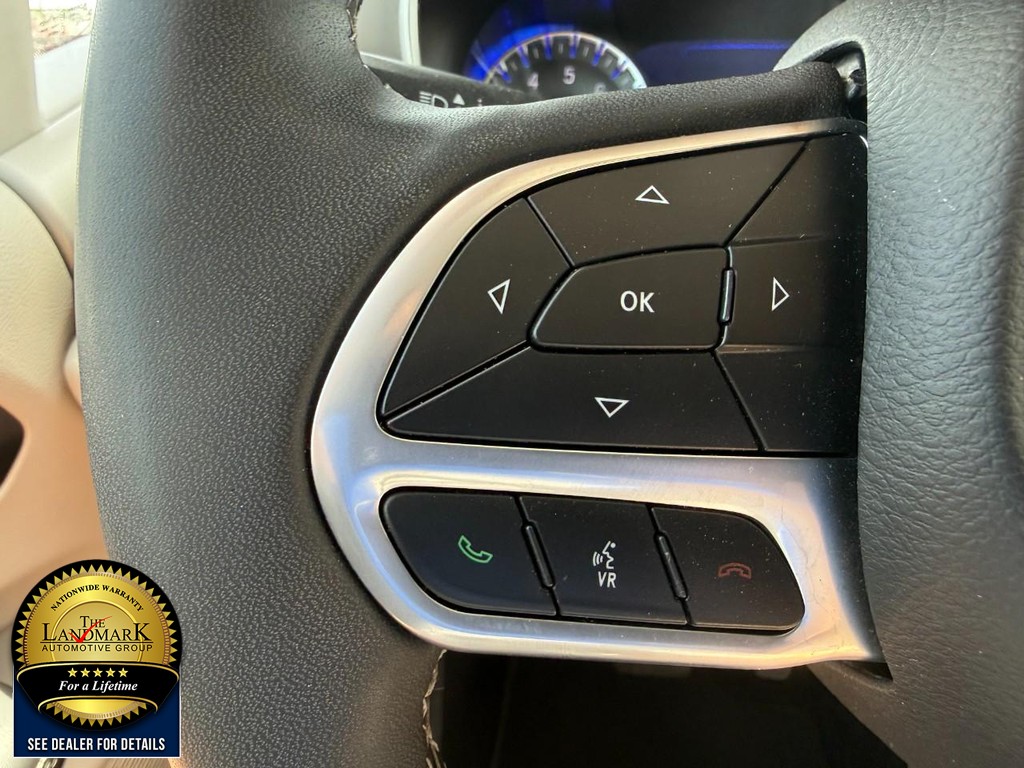 Chrysler Pacifica Vehicle Full-screen Gallery Image 10