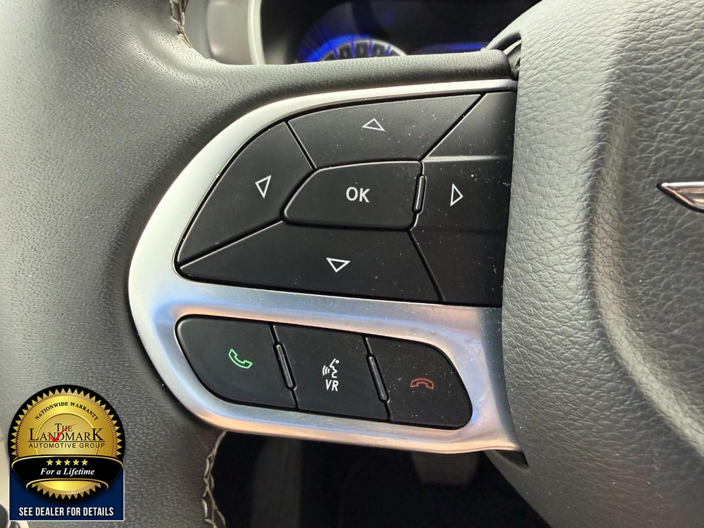 Chrysler Pacifica Vehicle Full-screen Gallery Image 10