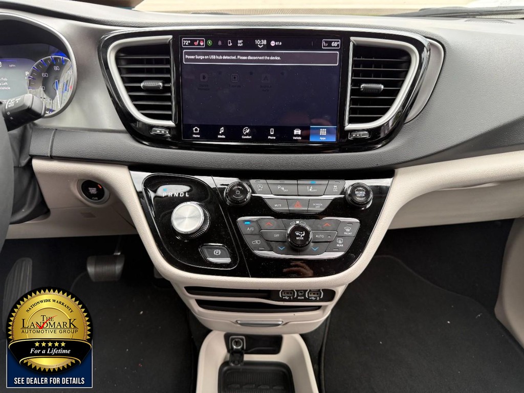 Chrysler Pacifica Vehicle Full-screen Gallery Image 20