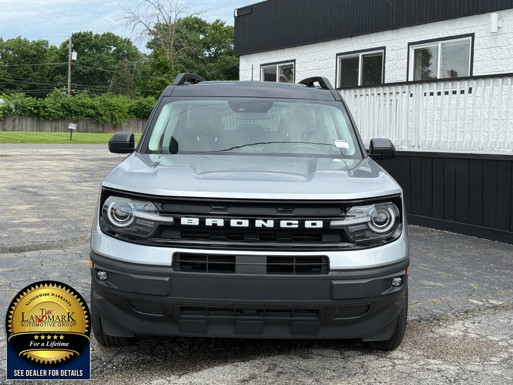 Ford Bronco Sport Vehicle Full-screen Gallery Image 2