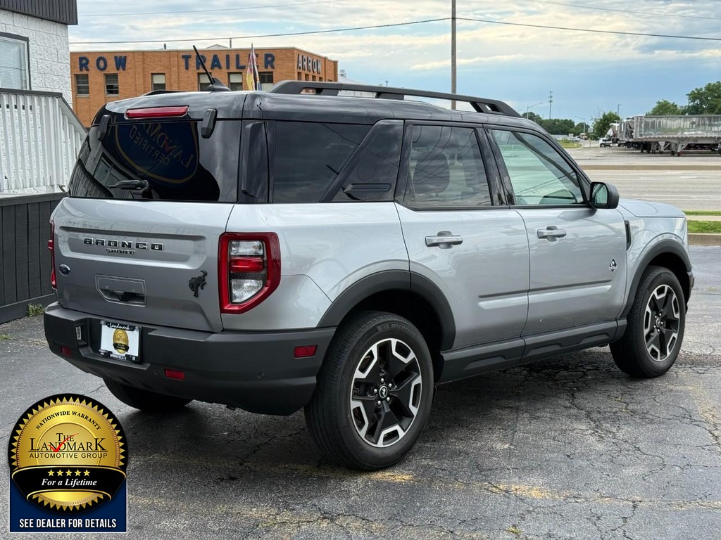 Ford Bronco Sport Vehicle Full-screen Gallery Image 5