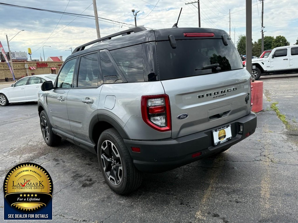 Ford Bronco Sport Vehicle Full-screen Gallery Image 7
