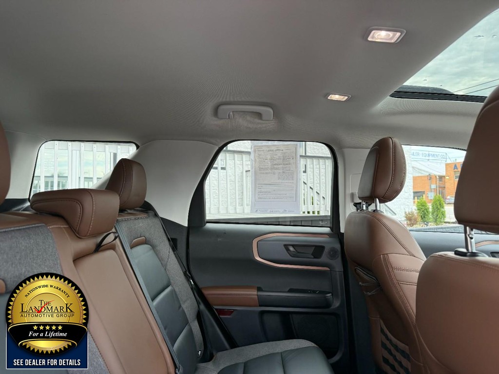 Ford Bronco Sport Vehicle Full-screen Gallery Image 17
