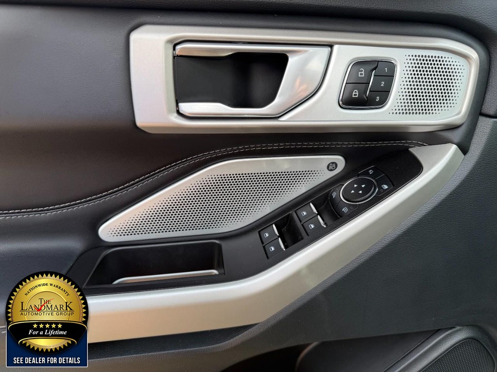 Ford Explorer Vehicle Full-screen Gallery Image 08