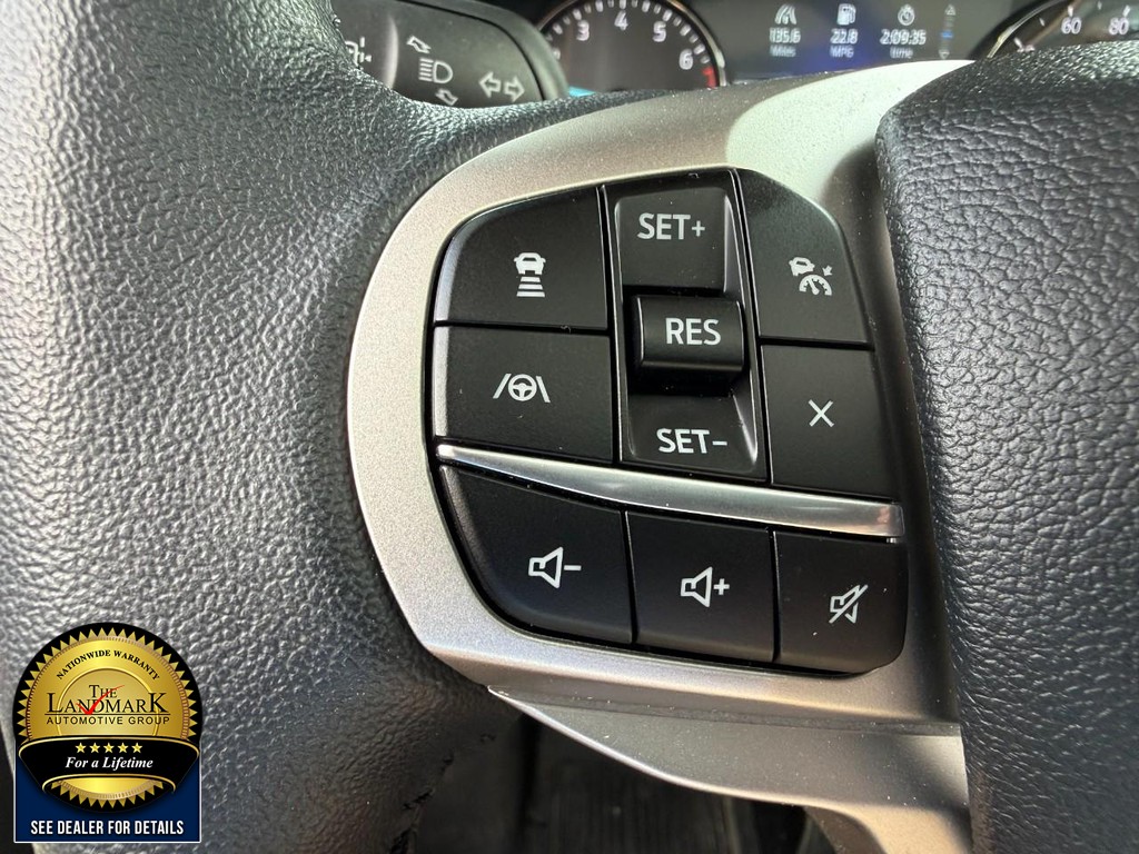 Ford Explorer Vehicle Full-screen Gallery Image 10
