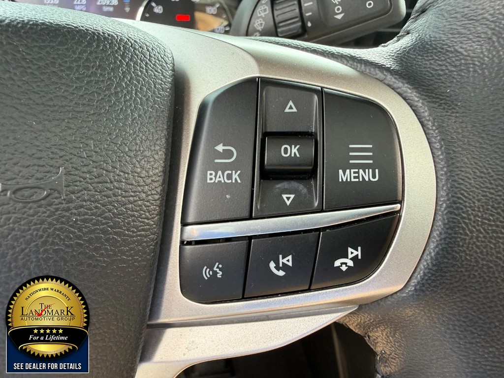 Ford Explorer Vehicle Full-screen Gallery Image 11