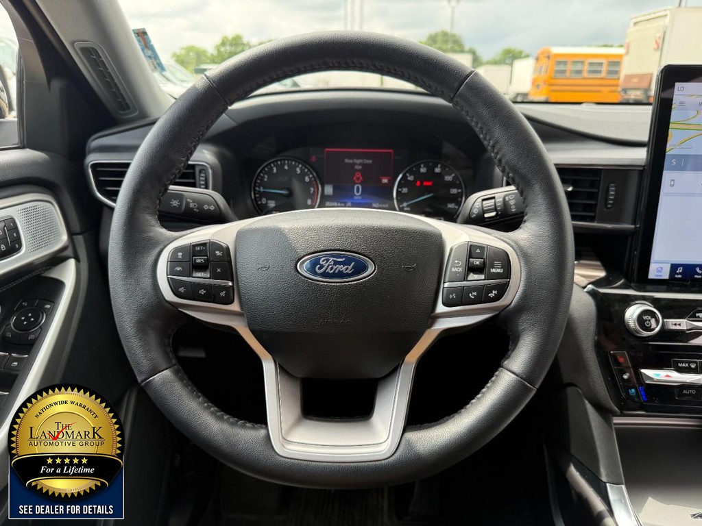 Ford Explorer Vehicle Full-screen Gallery Image 20