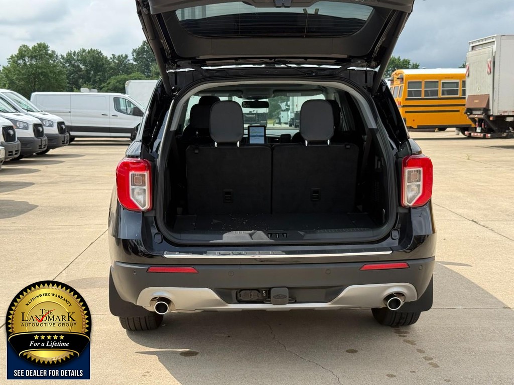 Ford Explorer Vehicle Full-screen Gallery Image 22