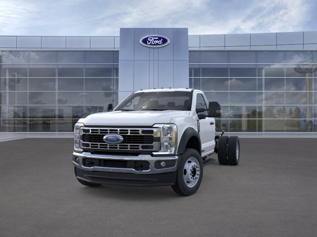 Ford F-550SD Vehicle Full-screen Gallery Image 2
