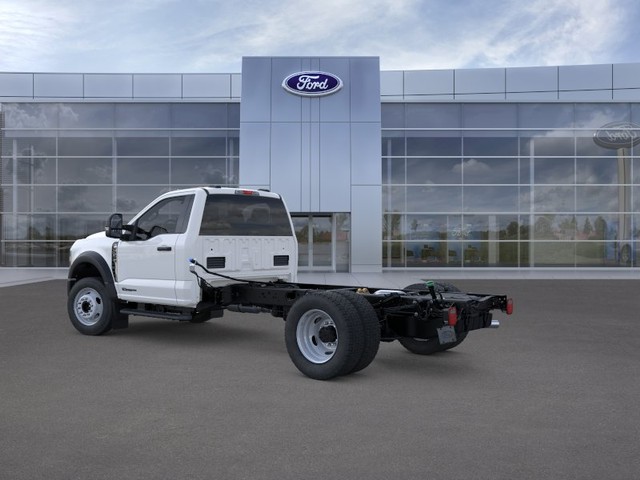 Ford F-550SD Vehicle Full-screen Gallery Image 4