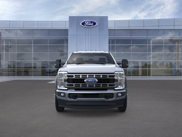 Ford F-550SD Vehicle Full-screen Gallery Image 6