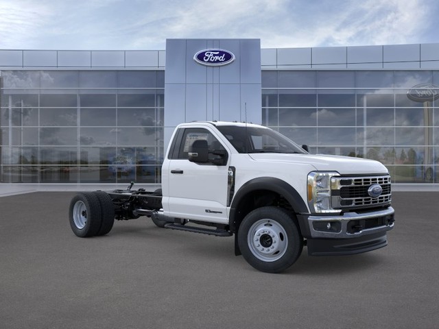 Ford F-550SD Vehicle Full-screen Gallery Image 7