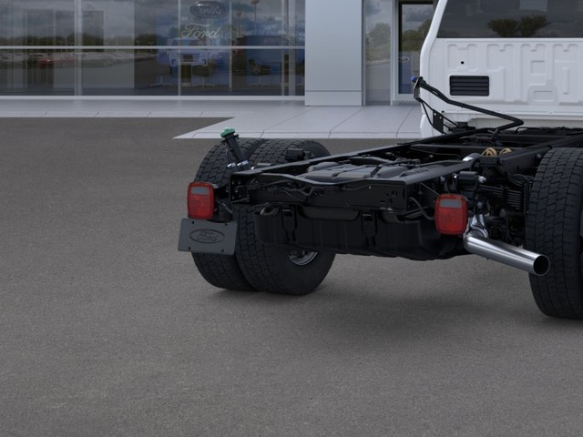 Ford F-550SD Vehicle Full-screen Gallery Image 21