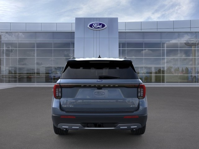 Ford Explorer Vehicle Full-screen Gallery Image 5