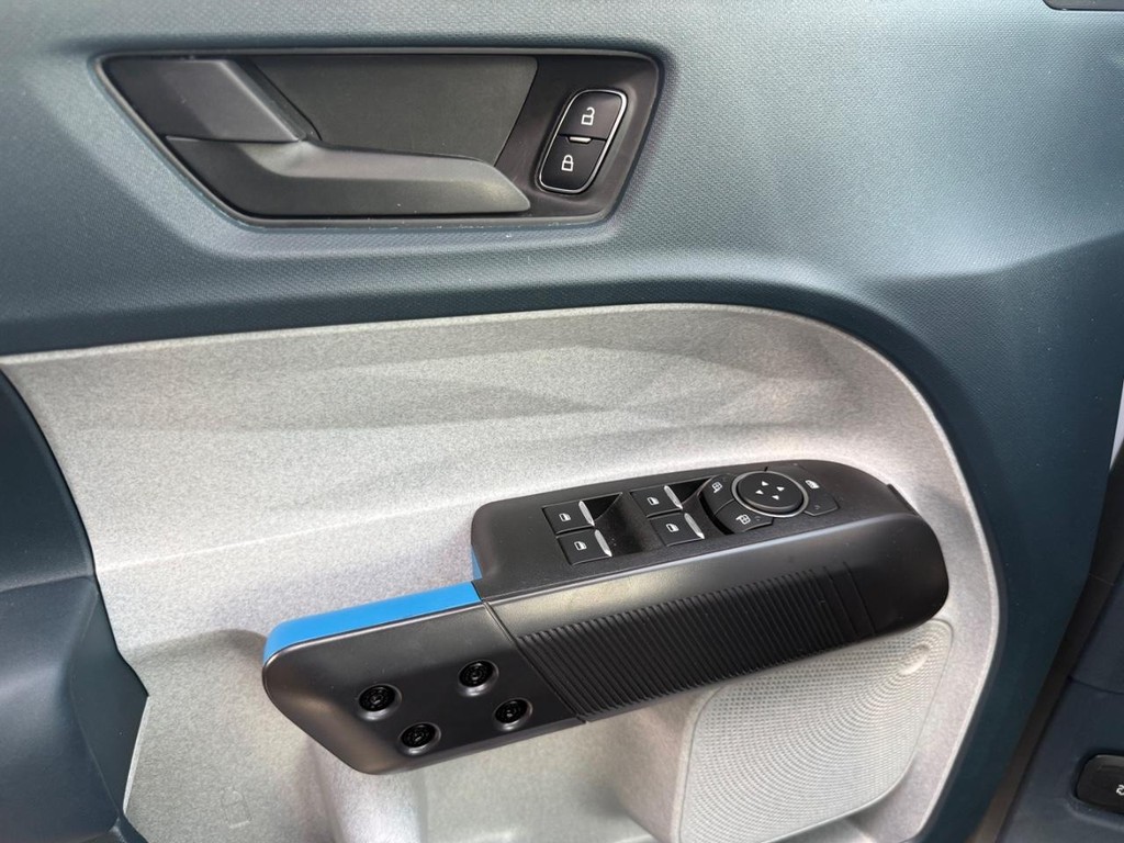 Ford Maverick Vehicle Full-screen Gallery Image 8