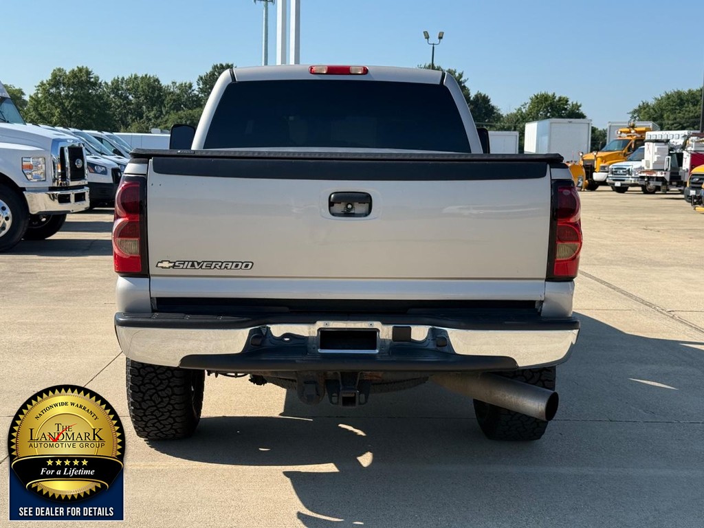 Chevrolet Silverado 2500HD Vehicle Full-screen Gallery Image 6