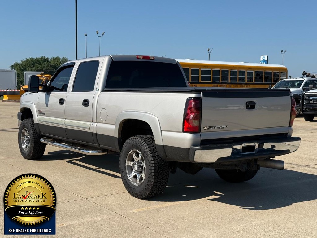 Chevrolet Silverado 2500HD Vehicle Full-screen Gallery Image 7