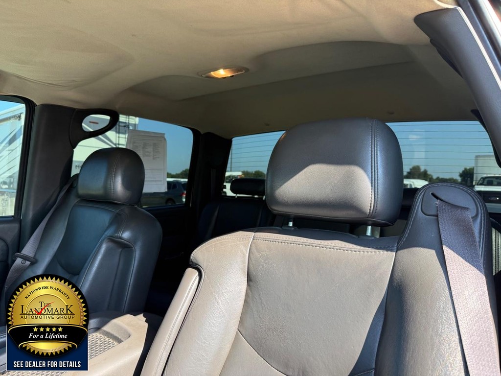 Chevrolet Silverado 2500HD Vehicle Full-screen Gallery Image 10