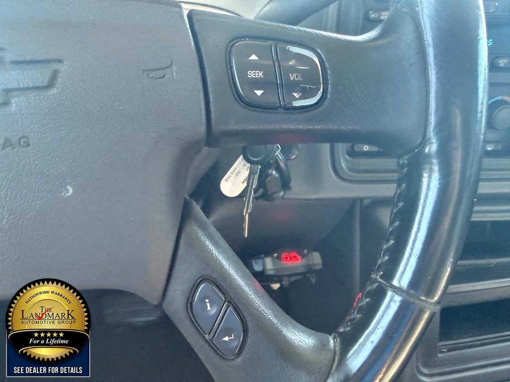 Chevrolet Silverado 2500HD Vehicle Full-screen Gallery Image 12