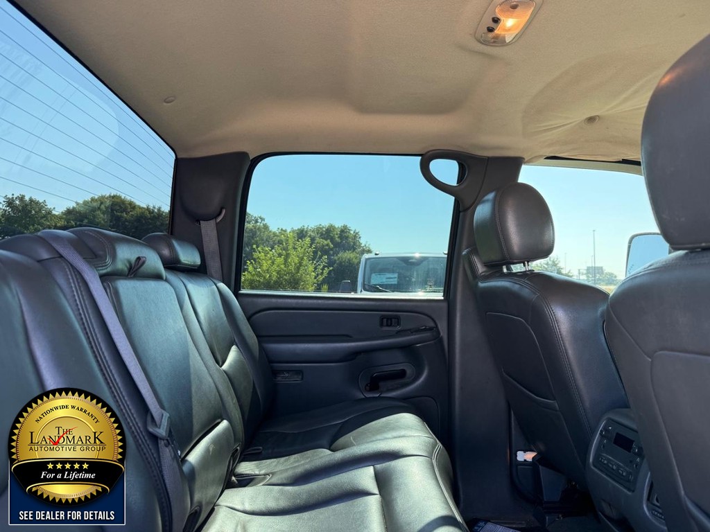 Chevrolet Silverado 2500HD Vehicle Full-screen Gallery Image 14