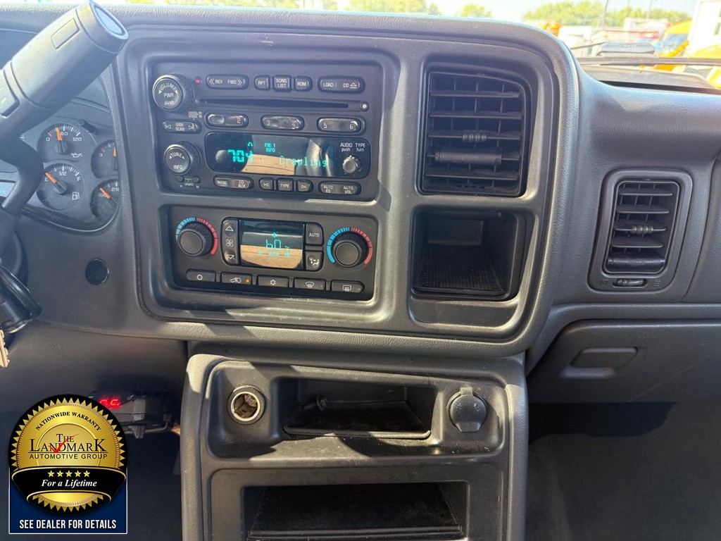Chevrolet Silverado 2500HD Vehicle Full-screen Gallery Image 16